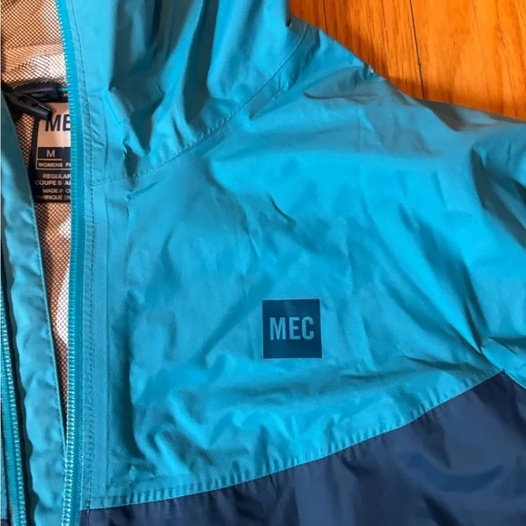 MEC rain jacket - Picture 4 of 4